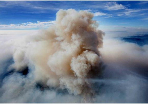 AP - El incendio forestal dej&#243; ennegrecidos unos 673 kil&#243;metros cuadrados (260 millas) de bosques pero las autoridades comienzan a tener una mejor idea de su tama&#241;o, dijo el portavoz de los bomberos Jacob McCann.