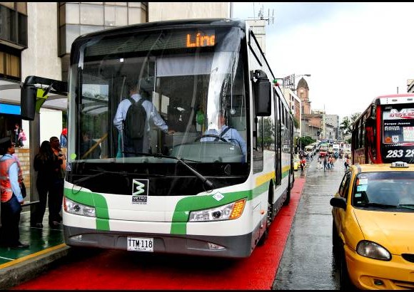 - En la tarde aumentaron los usuarios del metropl&#250;s de la Oriental o l&#237;nea dos de buses del Metro.
