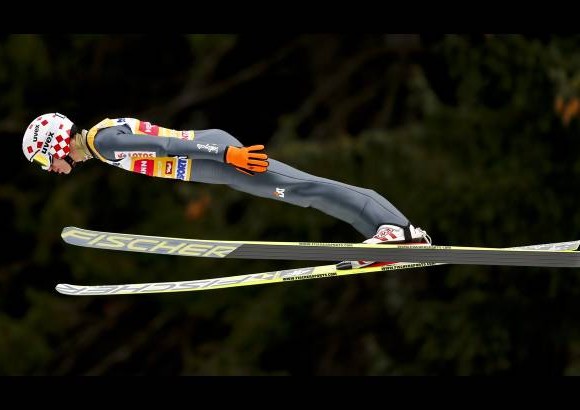 Reuters - Imagen de la Copa Mundial de salto de ski en Austria.