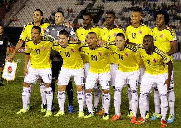REUTERS - La selecci&#243;n colombiana volvi&#243; a dar vuelta un resultado adverso, con un hombre menos, y venci&#243; 2-1 a Paraguay con un doblete de Mario Yepes.
