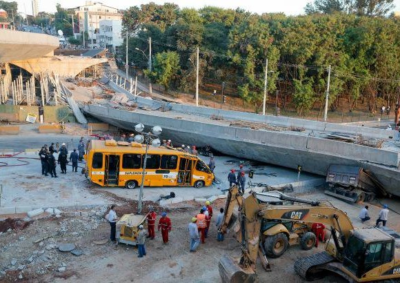 AP - Seg&#250;n dijo la Secretar&#237;a de Salud de Belo Horizonte, las dos personas fallecidas son la conductora del autob&#250;s y el del veh&#237;culo particular.