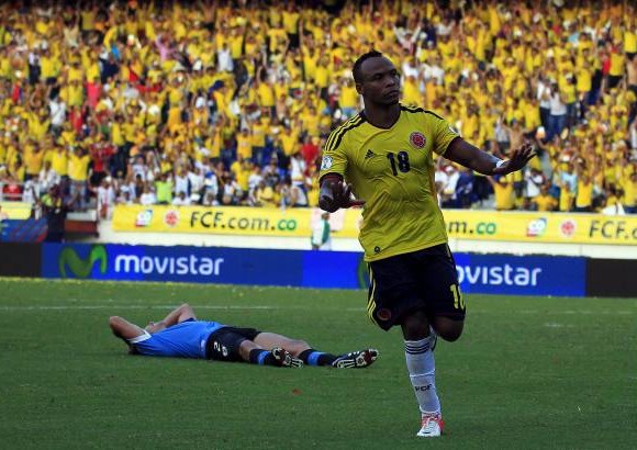 Reuters - Con esta victoria, Colombia lleg&#243; a 10 puntos en la clasificaci&#243;n, uno por debajo de los charr&#250;as, que nunca encontraron su f&#250;tbol en Barranquilla y con la derrota perdieron un invicto de 19 partidos, desde mayo de 2011, cuando cayeron 3-2 en juego amistoso contra Alemania. Z&#250;&#241;iga sell&#243; la victoria.