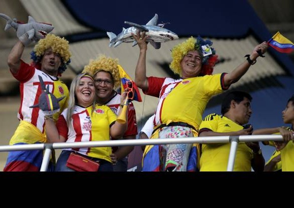 Reuters - Fiesta Tricolor en el Metropolitano que se convirti&#243; otra vez en la Casa de la Selecci&#243;n.
