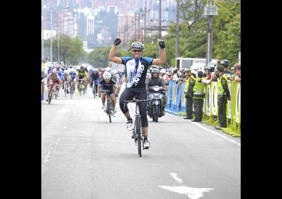 Cortes&#237;a Jhon Jairo Garc&#237;a O. - Las celebraciones en la primera y segunda etapa de la ruta del Cl&#225;sico EL COLOMBIANO-Indeportes Antioquia.