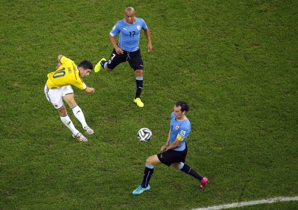- El de James ante Uruguay (2-0). Calificado por Fifa como el mejor.