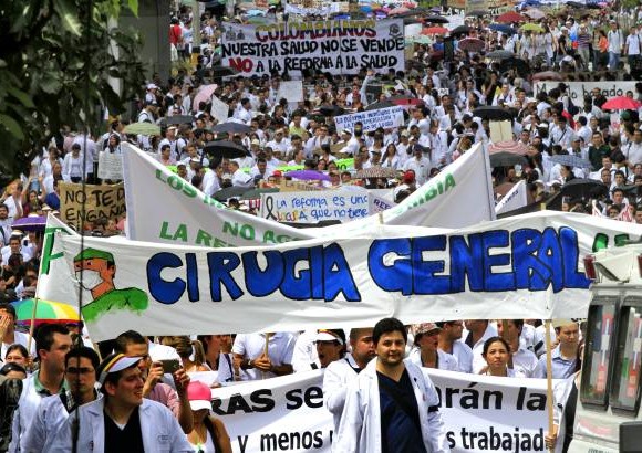 Juan Antonio S&#225;nchez - En otros municipios de Antioquia tambi&#233;n se sumaron a la jornada de movilizaci&#243;n. M&#233;dicos y enfermeras de varias regiones del departamento expresaron sus voz de apoyo a la protesta.