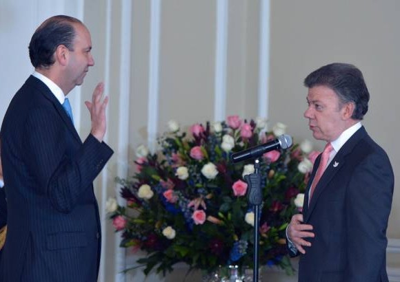Cortes&#237;a SIG - El presidente Juan Manuel Santos tom&#243; juramento a Gabriel Vallejo como ministro de Ambiente y Desarrollo Sostenible, en ceremonia realizada este martes en la Casa de Nari&#241;o.