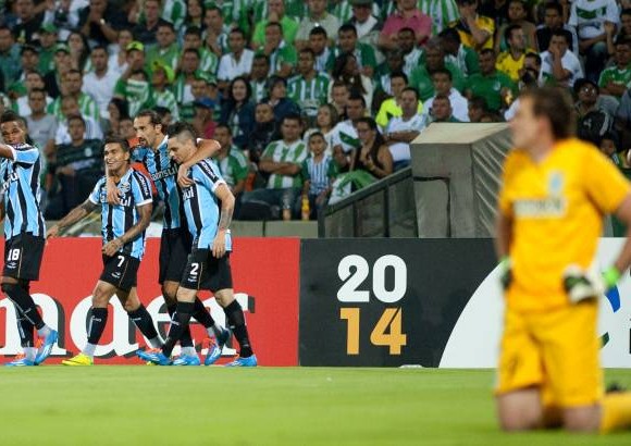 FOTO AFP - Gremio se convirti&#243; en la bestia negra de Nacional al vencerlo nuevamente, esta vez en el Atanasio por 2-0.