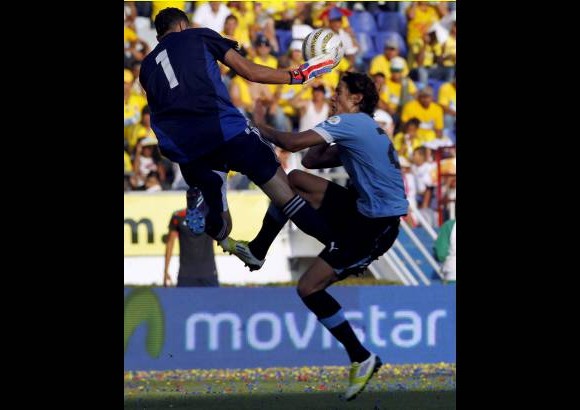 Reuters - Uruguay, cuarto en el Mundial de Sud&#225;frica y campe&#243;n de la Copa Am&#233;rica, perdi&#243; un invicto de 19 encuentros que manten&#237;a desde mayo de 2011.