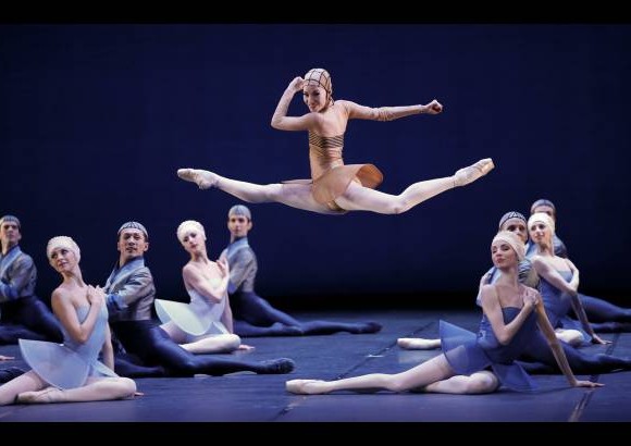 Reuters - El ballet de Staatsballett ensaya la funci&#243;n de la obra Namouna en el teatro Schiller en Berl&#237;n, Alemania.