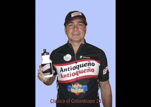 Cortes&#237;a - Luis Alfonso Castillo, patrocinado por Aguardiente Antioque&#241;o.