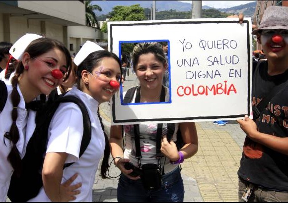 Juan Antonio S&#225;nchez - Estudiantes de medicina y enfermer&#237;a de varias universidades de la ciudad participaron de la jornada de protesta que se tom&#243; las calles del centro.