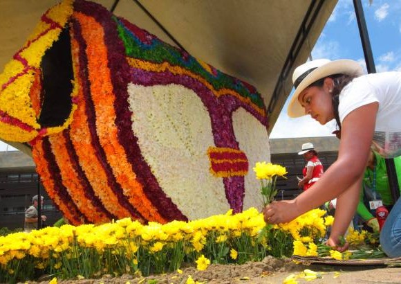 HERN&#193;N VANEGAS - Las cuatro figuras son dise&#241;adas por el equipo de Proyectos Especiales del &#193;rea de Alumbrado de EPM y elaboradas por mujeres cabeza de familia de la ciudad.