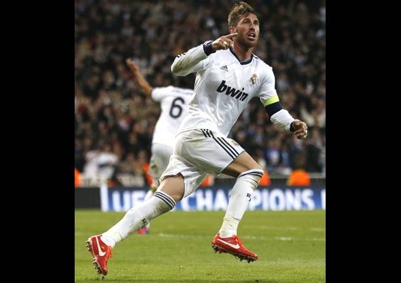 AP - Cinco minutos despu&#233;s, con el Madrid volcado, Ramos remat&#243; dentro del &#225;rea en una jugada enredada.