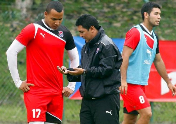 MANUEL SALDARRIAGA - Su carrera como director t&#233;cnico inici&#243; en la escuela de Alexis Garc&#237;a y posteriormente reemplaz&#243; a Carlos Paniagua en la Selecci&#243;n Antioquia.