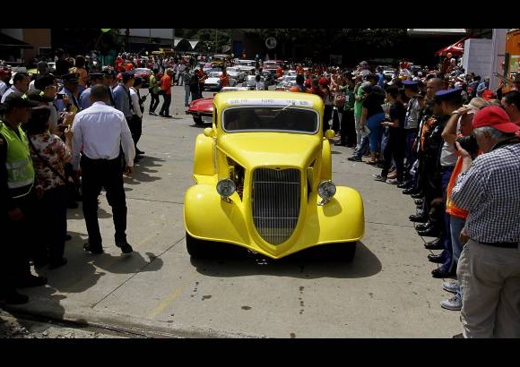 Donaldo Zuluaga - Este a&#241;o, el Desfile de Autos Cl&#225;sicos y Antiguos le rindi&#243; un homenaje a los carros representativos en la historia y evoluci&#243;n del autom&#243;vil en el mundo, y en Colombia. M&#225;s de 200 carros participaron en este evento, que es uno de los m&#225;s vistos en la Feria de las Flores.