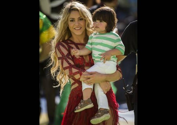 AFP - Los rumores sobre el segundo embarazo de Shakira siguen circulando por redes sociales. Algunos medios de comunicaci&#243;n confirmaron que fuentes allegadas a la barranquillera dijeron que s&#237; est&#225; embarazada, pero hasta el momento la noticia no se ha hecho oficial. El rumor comenz&#243; despu&#233;s de la presentaci&#243;n de Shakira en la clausura del Mundial Brasil 2014.