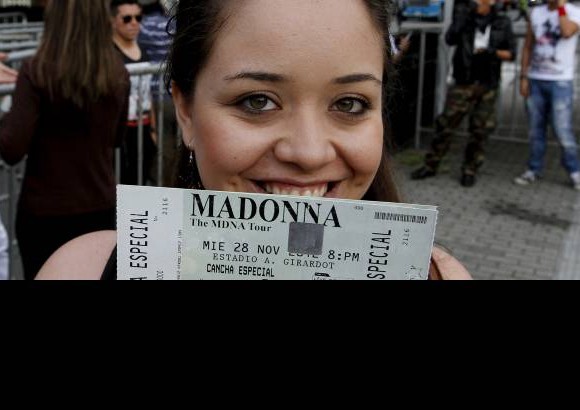 Foto Donaldo Zuluaga - Alegr&#237;a, emoci&#243;n, ansiedad y mucha expectativa es lo que sienten los fan&#225;ticos de Madonna para su concierto. Los madrugadores al estadio Atanasio Girardot saben que este mi&#233;rcoles 28 de noviembre ser&#225; un d&#237;a inolvidable. As&#237; se vive la jornada.