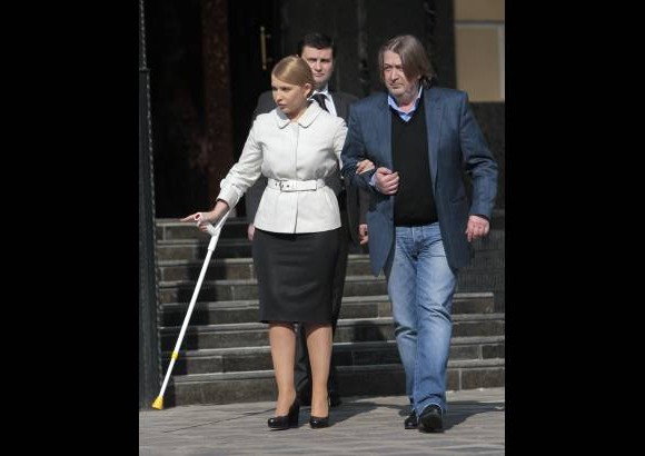 AP - La primer ministro ucraniana Yulia Tymoshenko atendi&#243; a los medios esta semana.