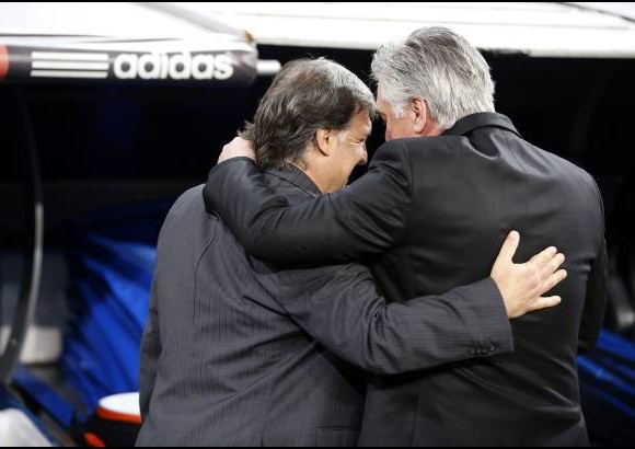 reuters - El abrazo de los t&#233;cnicos: Gerardo Tata Martino y Carlo Ancelotti.