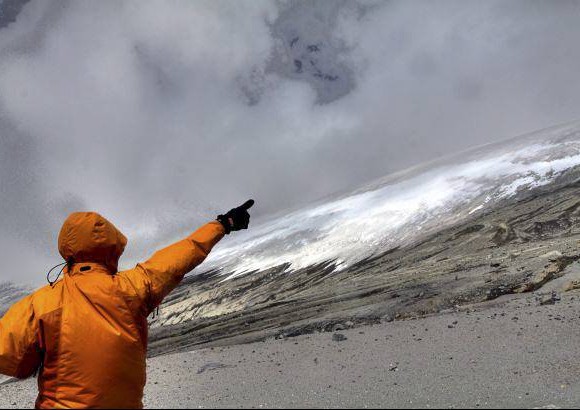 Henry Agudelo - 37,8 kil&#243;metros cuadrados de glaciar ha perdido el Nevado del Ruiz.