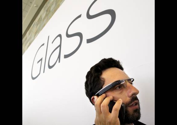 Reuters - La empresa s&#243;lo vender&#225; el dispositivo, conocido como Project Glass, a aquellas personas dispuestas a probarlas y que asisten actualmente a su conferencia anual para programadores inform&#225;ticos en San Francisco.