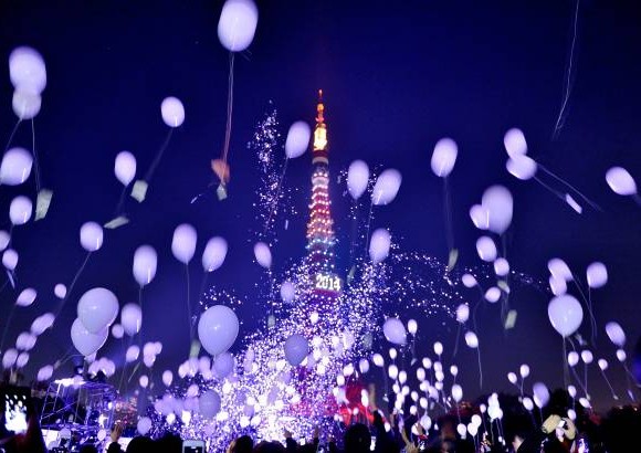 AFP - Con globos celebraron en Jap&#243;n la llegada del a&#241;o nuevo.
