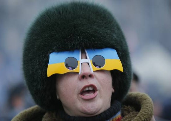 AP - Simb&#243;licas maneras de protestar en Ucrania.