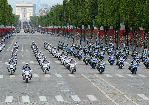 AFP - 82 motocicletas...