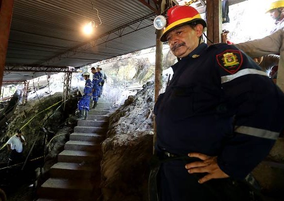 Julio C&#233;sar Herrera - Este viernes equipos de rescate iniciaron trabajos para extraer los gases que se encontraban dentro del socav&#243;n para evitar mayores riesgos.