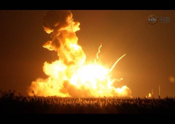 AP - Esta imagen tomada de un video proporcionado por la Nasa muestra la explosi&#243;n de un cohete no tripulado.