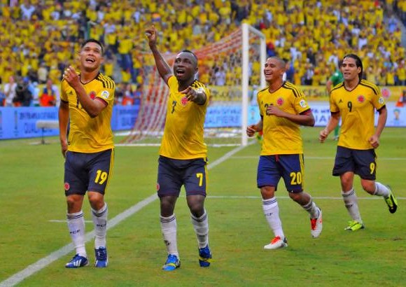 Juan Antonio S&#225;nchez - La selecci&#243;n Colombia acort&#243; el camino al Mundial de Brasil al derrotar por 2-0 a la de Per&#250; en el estadio Metropolitano de Barranquilla.