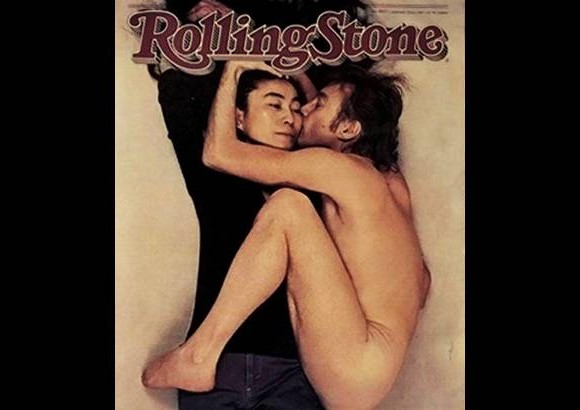 Cortes&#237;a - La revista Rolling Stone de enero 22 de 1981 sali&#243; con una fotograf&#237;a de John Lennon tomada horas antes de que fuera asesinado en Nueva York. La idea original era incluir una imagen de Lennon solo, pero el artista insisti&#243; en que su esposa Yoko Ono deb&#237;a aparecer.