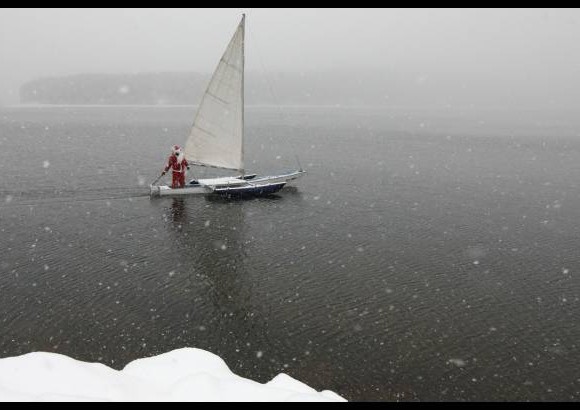 Reuters - Termina la temporada de vela en Rusia dadas las fuertes nevadas.
