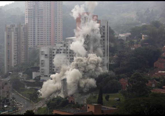 Manuel Saldarriaga - Esta semana se realiz&#243; la implosi&#243;n de la torre 5 del Edificio Space en Medell&#237;n. La torre 6 se derrumb&#243; la noche del 12 de octubre de 2013 y caus&#243; la muerte de 12 personas.