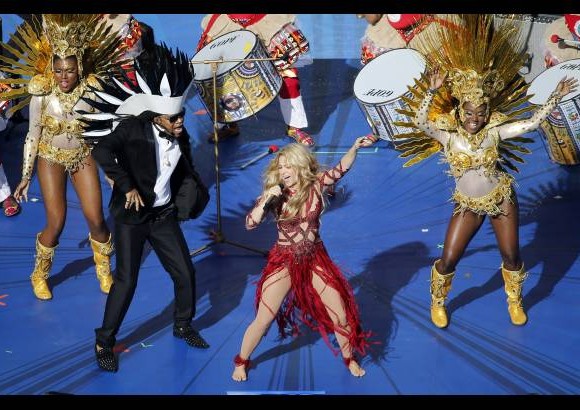 AP - Los rumores sobre el segundo embarazo de Shakira siguen circulando por redes sociales. Algunos medios de comunicaci&#243;n confirmaron que fuentes allegadas a la barranquillera dijeron que s&#237; est&#225; embarazada, pero hasta el momento la noticia no se ha hecho oficial. El rumor comenz&#243; despu&#233;s de la presentaci&#243;n de Shakira en la clausura del Mundial Brasil 2014.