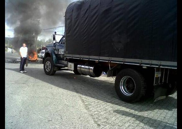 Mi Oriente - Seg&#250;n las autoridades de ese municipio, la mayor&#237;a de los manifestantes hacen parte del gremio transportador que se considera afectado por las dificultades que afronta el agro en la zona.