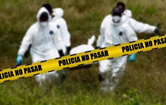 Un equipo especializado del laboratorio de criminalística hizo el levantamiento de los cadáveres. FOTO CORTESÍA