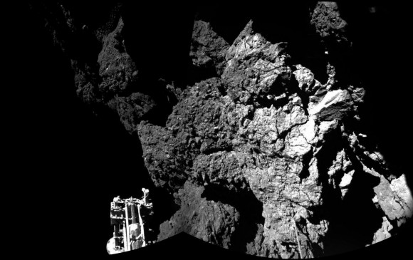 Philae aterrizó en el cometa 67P/Churyumov-Gerasimenko tras un viaje de 10 años por el espacio a bordo de la nave Rosetta. FOTO AP