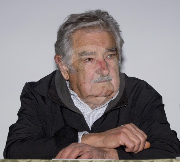 A pesar de su avanzada edad, Mujica lidia con la popularidad del personaje internacional en el que se convirtió, y continúa viajando por el mundo para apoyar eventos en defensa de la vida, la democracia y la paz, tal como el de Medellín del pasado 15 de septiembre. FOTOS jAIME pÉREZ