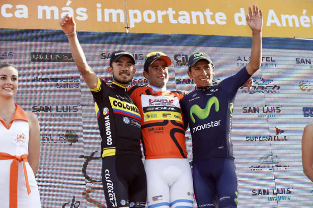 Dos colombianos en el podio final de San Luis: el sorprendente Rodolfo Torres y el campeón de 2014 Nairo Quintana. Entre ellos el mejor de la edición 2015, Dany Díaz. FOTO cortesía tour de san luis