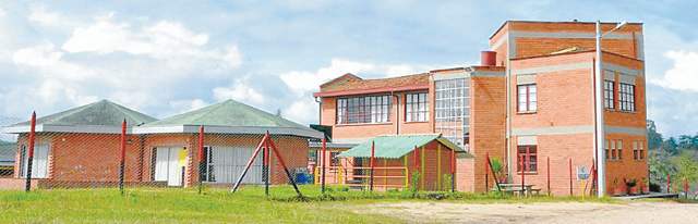 Esta es la sede del colegio de la UPB ubicada en el municipio de Marinilla. | Esta es la sede del colegio de la UPB ubicada en el municipio de Marinilla.
