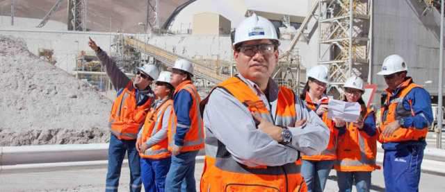Édgar Basto Báez se vinculó a BHP-Billiton en 1989 como practicante universitario y hoy preside su mayor operación de cobre en Chile: Minera Escondida. FOTO Cortesía