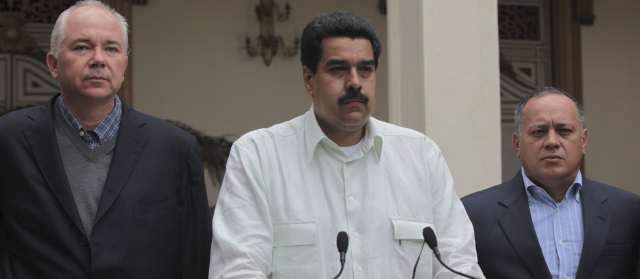 Diosdado Cabello (derecha) junto al electo presidente Nicolás Maduro. FOTO ARCHIVO