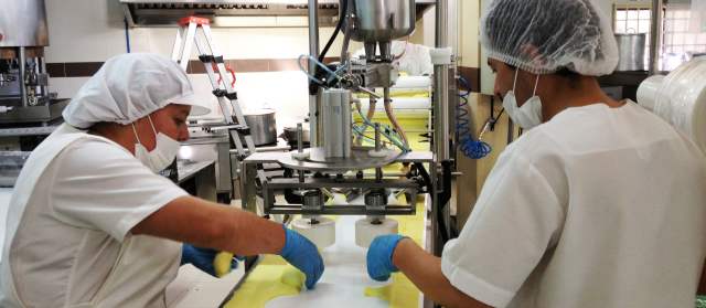 Empanadas y arepas "automáticas", puro ingenio paisa de exportación | Ingeneumática ha instalado 33 máquinas que automatizan producción de empanadas. FOTO CORTESÍA
