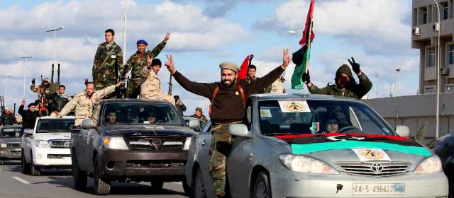 Libia no se unifica a tres años de muerte de Gadafi | Diferentes milicias continúan enfrentadas en un país golpeado por la fragmentación, en el control del territorio e instituciones. FOTO AP