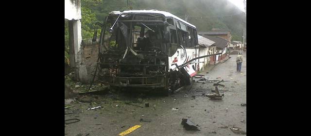 Atentados en Sabanalarga alarman a la población | El segundo artefacto explosivo fue dispuesto debajo de un bus de la empresa Sotraurabá. No dejó víctimas. FOTO CORTESÍA
