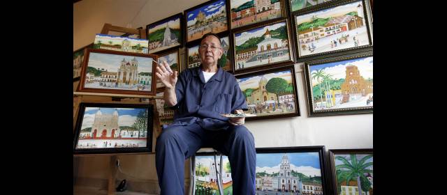 Jairo Franco pintó en 40 años los 125 pueblos de Antioquia | Jairo le dio esta semana la última pincelada a Caucasia y así dio por culminada su obra cumbre. Su primera inspiración nació en Amagá. FOTO JULIO CÉSAR HERRERA
