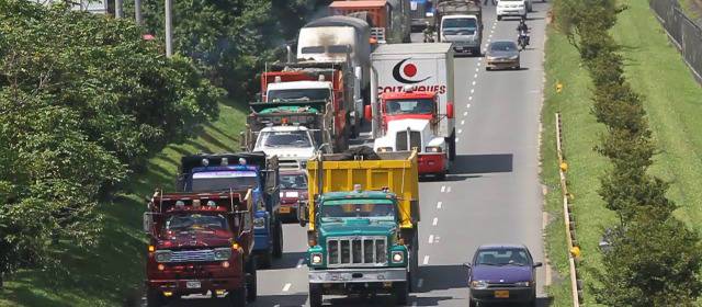 Transportadores de carga en Medellín exigen reducción en precios de la gasolina | FOTO JUAN SEBASTIÁN CARVAJAL