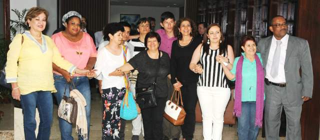 Madres de La Candelaria, otro viaje por las víctimas | El segundo grupo se encontrará hoy con las delegaciones del Gobierno y las Farc. FOTO CORTESÍA GOBIERNO